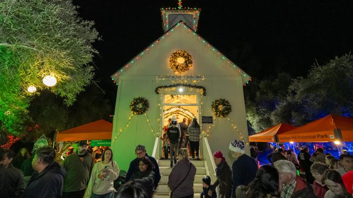 Candlelight Walk at Heritage Hill Historical Park